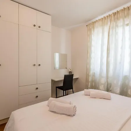 Izabela L Apartment